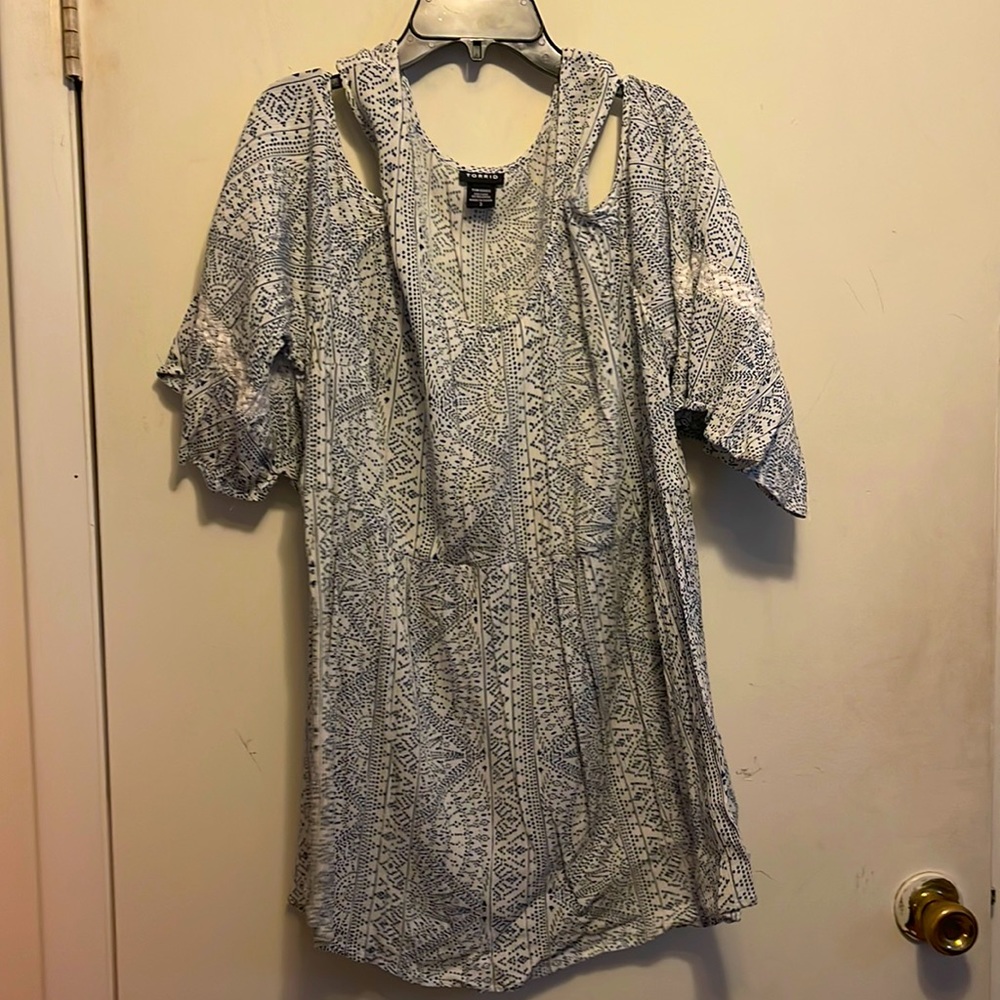 Ladies size 3 torrid cold shoulder top